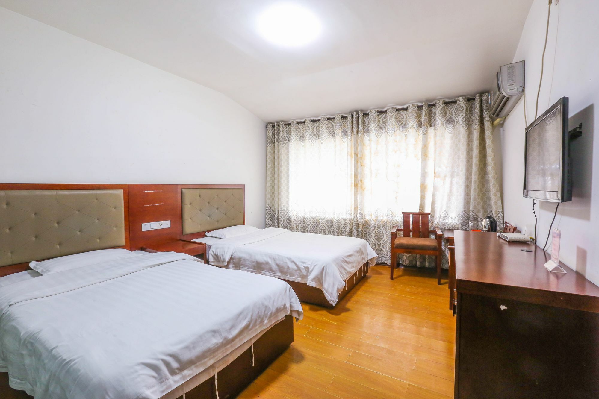 Yuetu Express Hotel Улинъюань Экстерьер фото